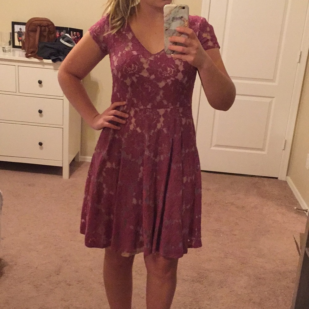 Purple lace knee-length dress